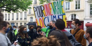 Place Édouard Herriot : un lieu de débat autour de la loi Climat (Reportage)
