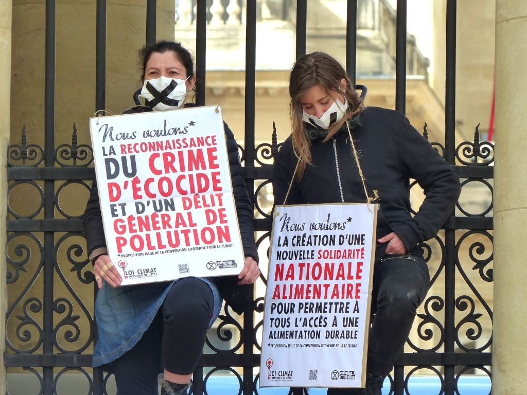 Loi Climat : Extinction Rebellion dénonce “une insulte pour la démocratie” (Reportage)
