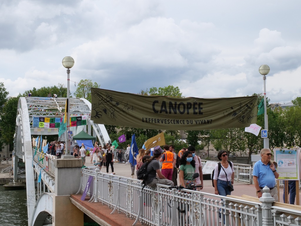 Extinction Rebellion fait sa Canopée en plein Paris