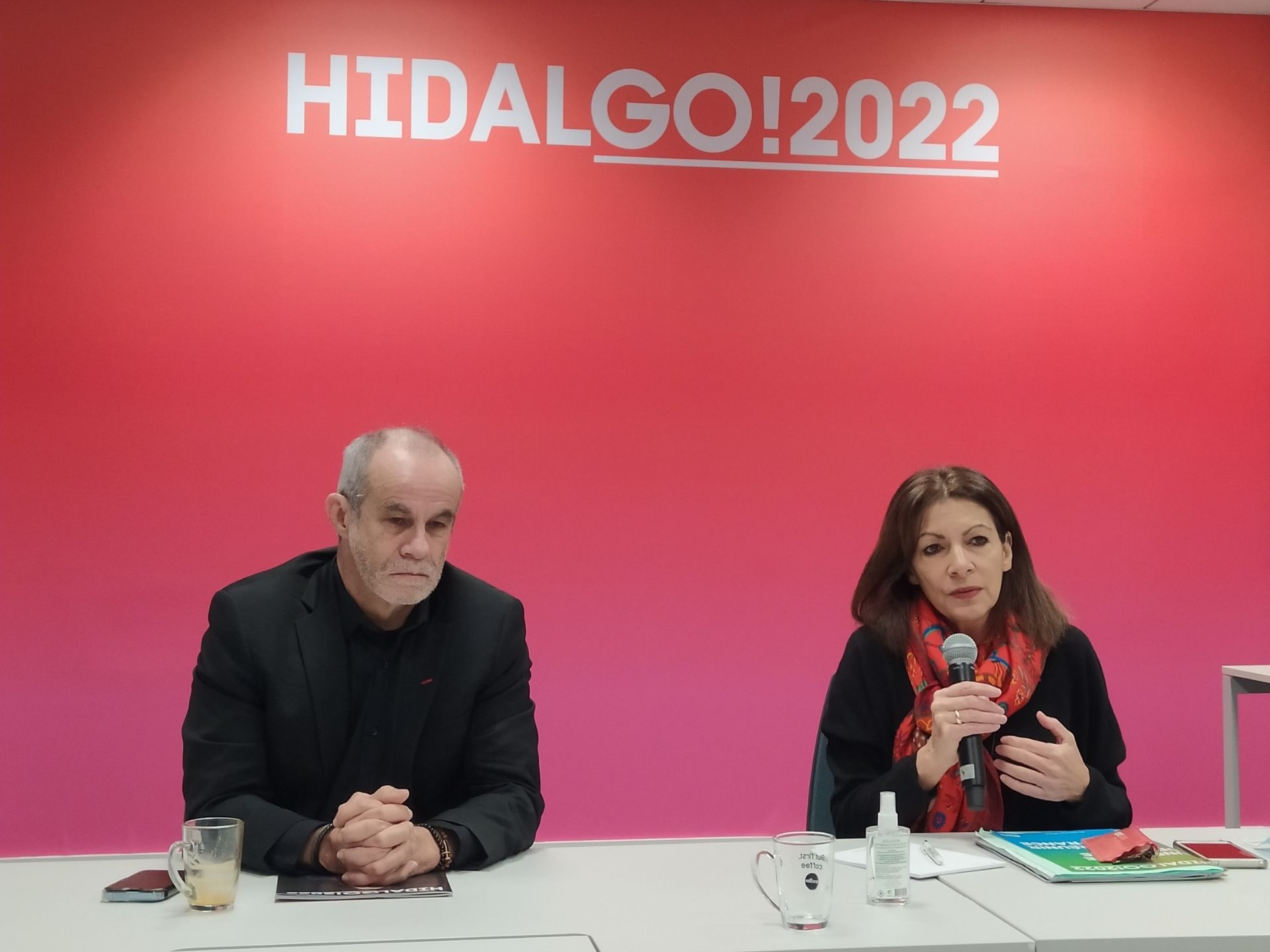  Hidalgo veut répondre aux crises sociales, écologiques et démocratiques