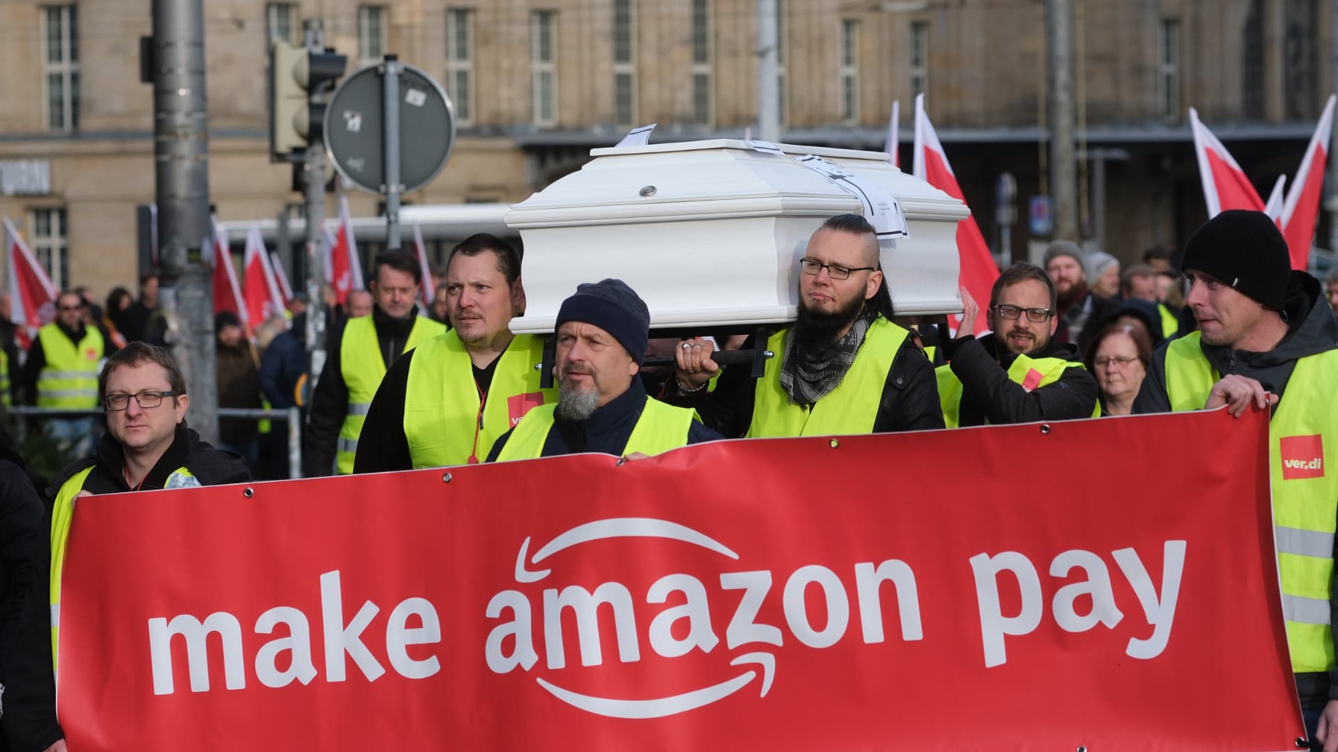  Black Friday : l’entreprise Amazon, cible prioritaire d’Attac