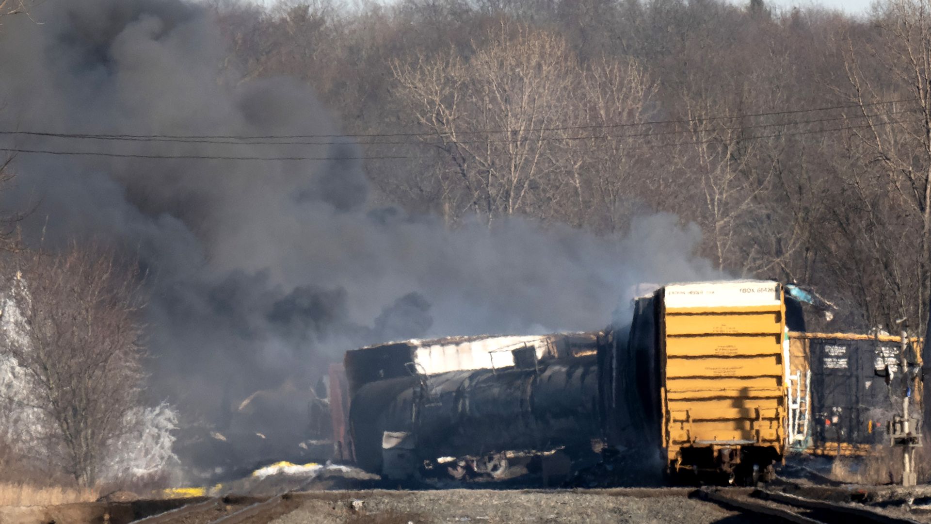 Un train déraille et plonge l’Ohio dans un nuage de fumées toxiques