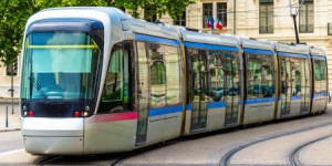 Comment choisir entre tramway et bus à haut niveau de service