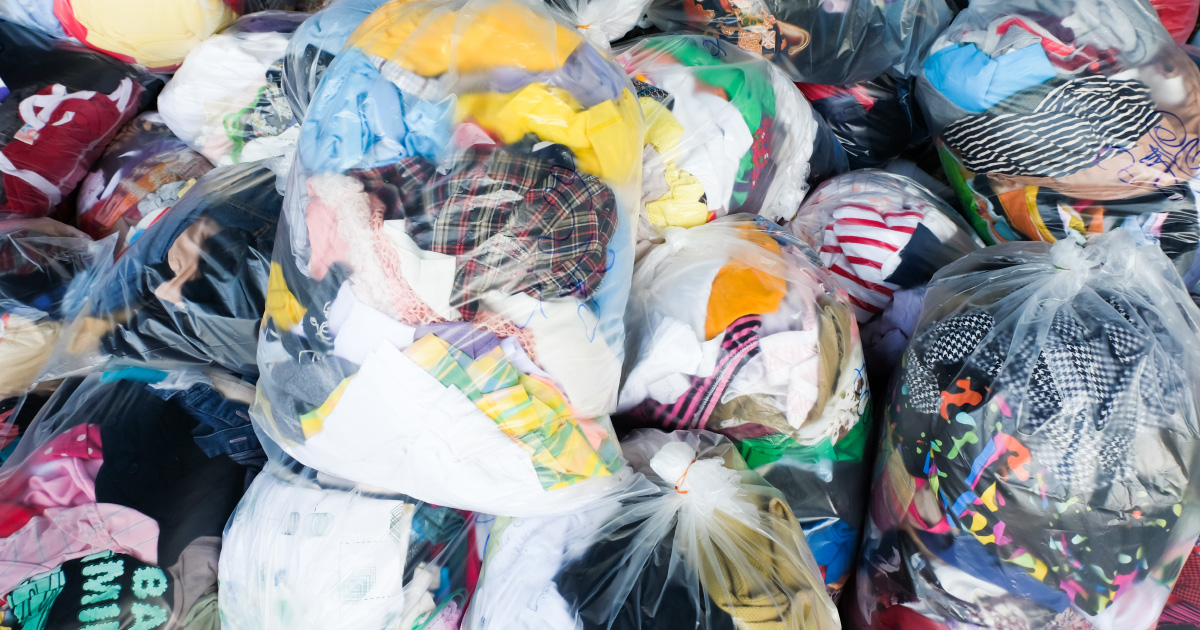 Carbios annonce pouvoir dépolymériser les fibres de déchets textiles en polyéthylène téréphtalate
