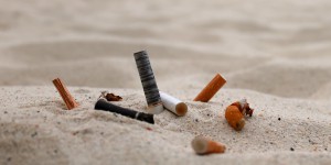 Mégots : l'Etat veut que les industriels du tabac proposent une stratégie de lutte