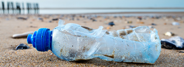 Interdiction des plastiques jetables : le Conseil et le Parlement européens trouvent un accord