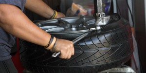 L'État encourage les acteurs de la commande publique à acheter des pneus rechapés
