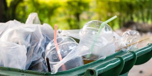 Interdiction des plastiques : la France parmi les meilleurs élèves européens