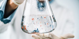 Microplastiques dans l'eau : la Commission européenne adopte une méthodologie de mesure
