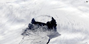 Un iceberg géant à la dérive en Antarctique