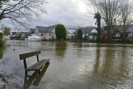 Inondations en Angleterre : le gouvernement Cameron critiqué