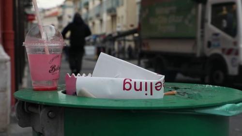 Environnement : les emballages de repas livrés ou à emporter s'accumulent dans les rues
