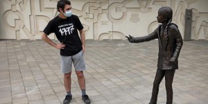 Royaume-Uni : une statue de Greta Thunberg crée la polémique dans une université