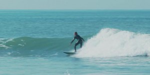 En Vendée, une entreprise a créé une planche de surf à base de matériaux recyclés