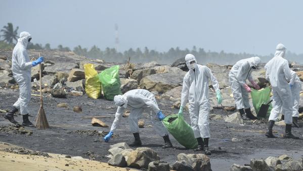 Sri Lanka : des plages recouvertes de plastique après l'incendie d'un porte-conteneurs