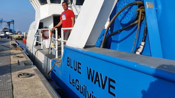 Bienvenue à bord du Blue Wave, un chalutier high tech à propulsion hybride : 'On essaye de limiter notre impact' sur l'environnement