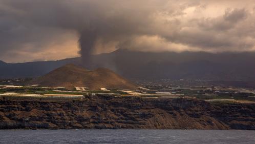 Eruption aux Canaries : l'une des deux coulées de lave n'avance plus
