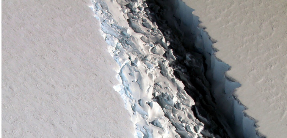 Un iceberg géant de 5.000 km² sur le point de se décrocher de l'Antarctique