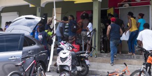 Irma : la ministre Annick Girardin évoque des 'pillages' à Saint-Martin 