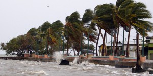 Ouragan Maria : deux morts en Guadeloupe, menace sur Porto Rico