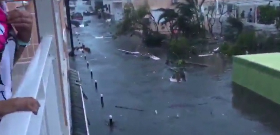 Toits envolés, voitures submergées... Les énormes dégâts de l'ouragan Irma