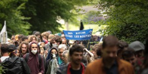 Des manifestants bloquent l’A13 pour protester contre le projet de contournement autoroutier de Rouen