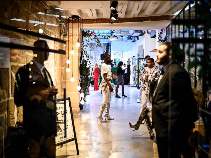 Ouverture d’une boutique éphémère Shein à Paris : « Les nouvelles générations sont nées avec l’illusion qu’un vêtement peut coûter 5 euros »