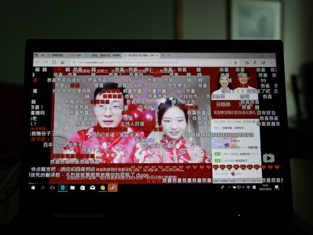 'Oui' aux temps du virus: les Chinois se marient en ligne