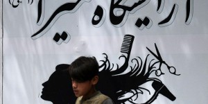 Afghanistan: les autorités talibanes ordonnent la fermeture des salons de beauté