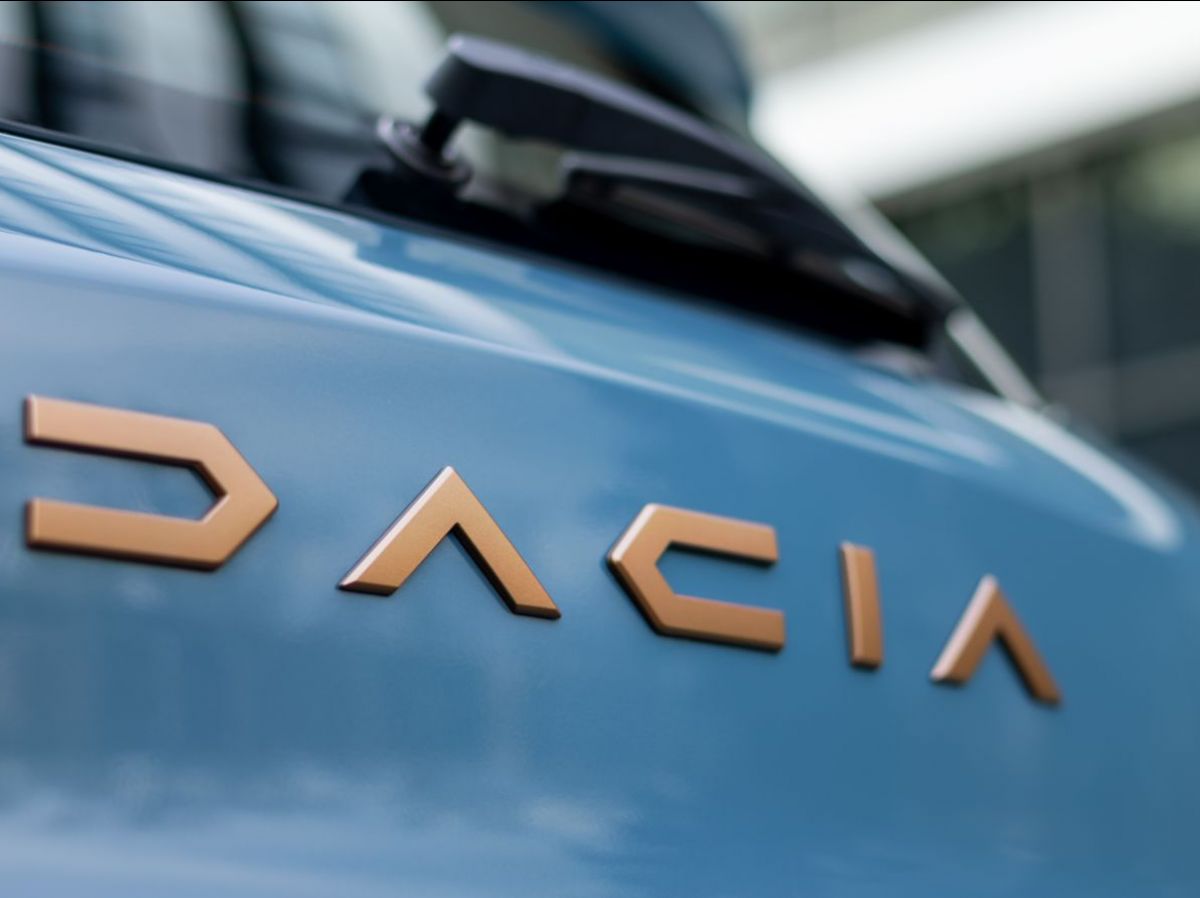Dacia mise sur les carburants de synthèse pour ses futures voitures à bas coûts