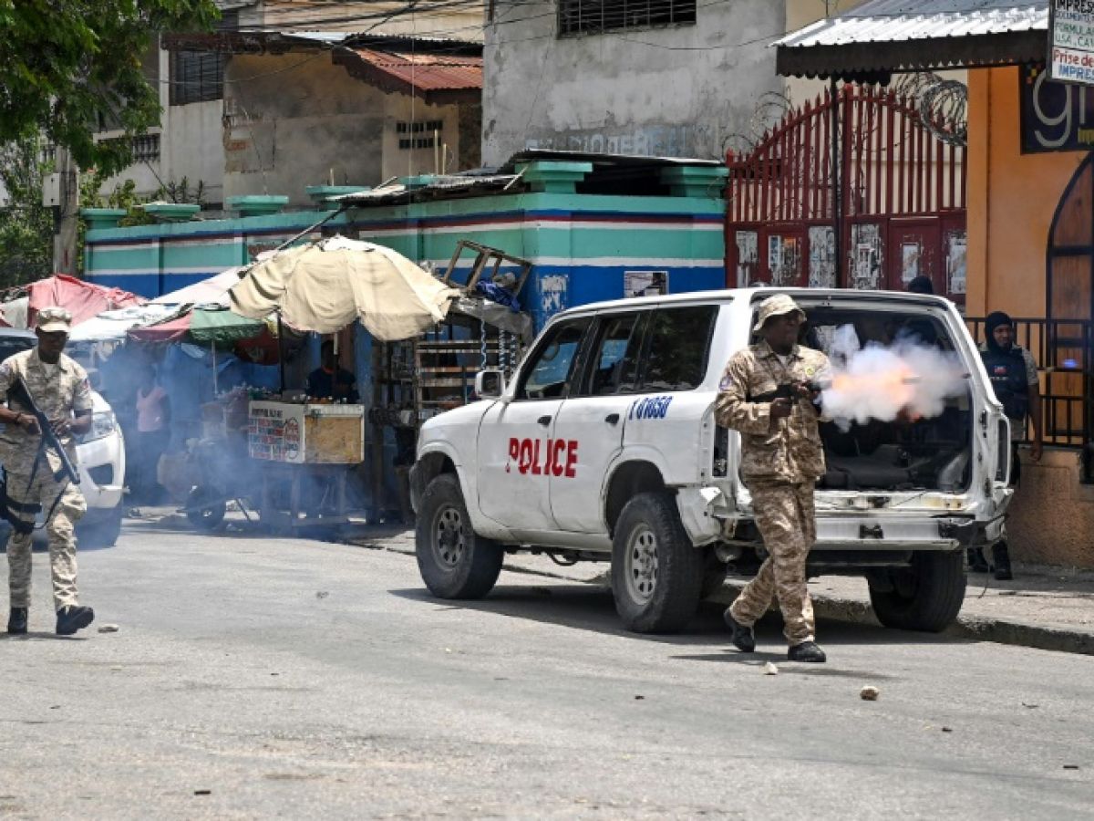 Face à la 'terreur' des gangs, le directeur de la police d'Haïti voit de l'espoir dans la force multinationale