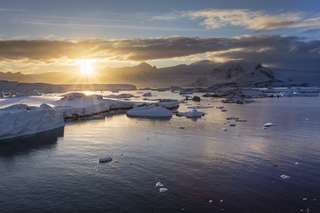 Jean-Louis Étienne prépare l'étonnant bateau vertical Polar Pod pour une odyssée antarctique