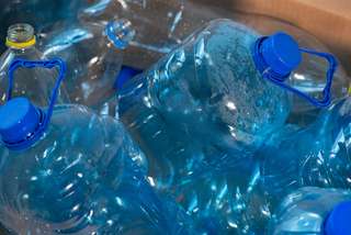 Plastique : une technologie française pour recycler le PET par voie biologique