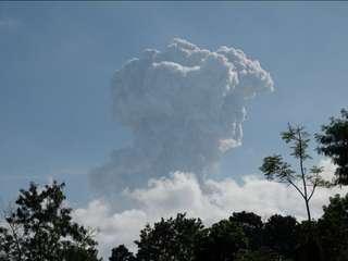 Le volcan Merapi est entré deux fois en éruption en sept minutes