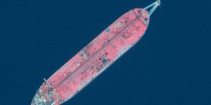 Un tanker à la dérive menace la mer rouge d'un désastre écologique