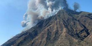 Éruption explosive sur le volcan Stromboli !