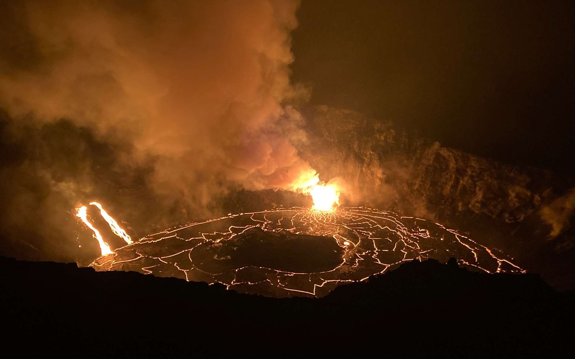 Le lac de lave de l'éruption du volcan Kilauea en images