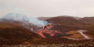 Un volcan en éruption en Islande près de  Reykjavik, la capitale