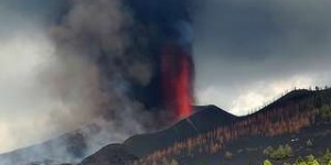 Éruption du Cumbre Vieja : les coulées de lave atteignent la mer en émettant des gaz toxiques