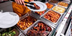 Cantines, restaurants, à la maison : comment modifier nos habitudes alimentaires pour réduire notre impact sur la Planète