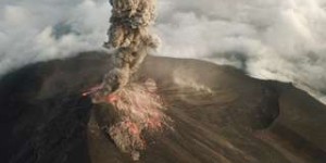 Éruption du volcan Fuego au Guatemala avec des coulées de 7 km