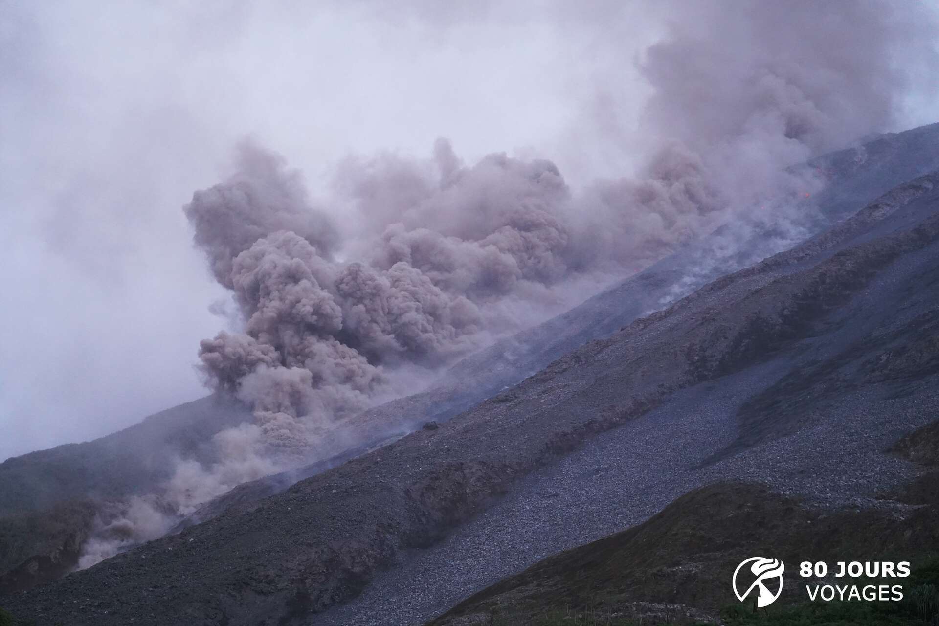 Habiter au pied d'un volcan menaçant en Indonésie