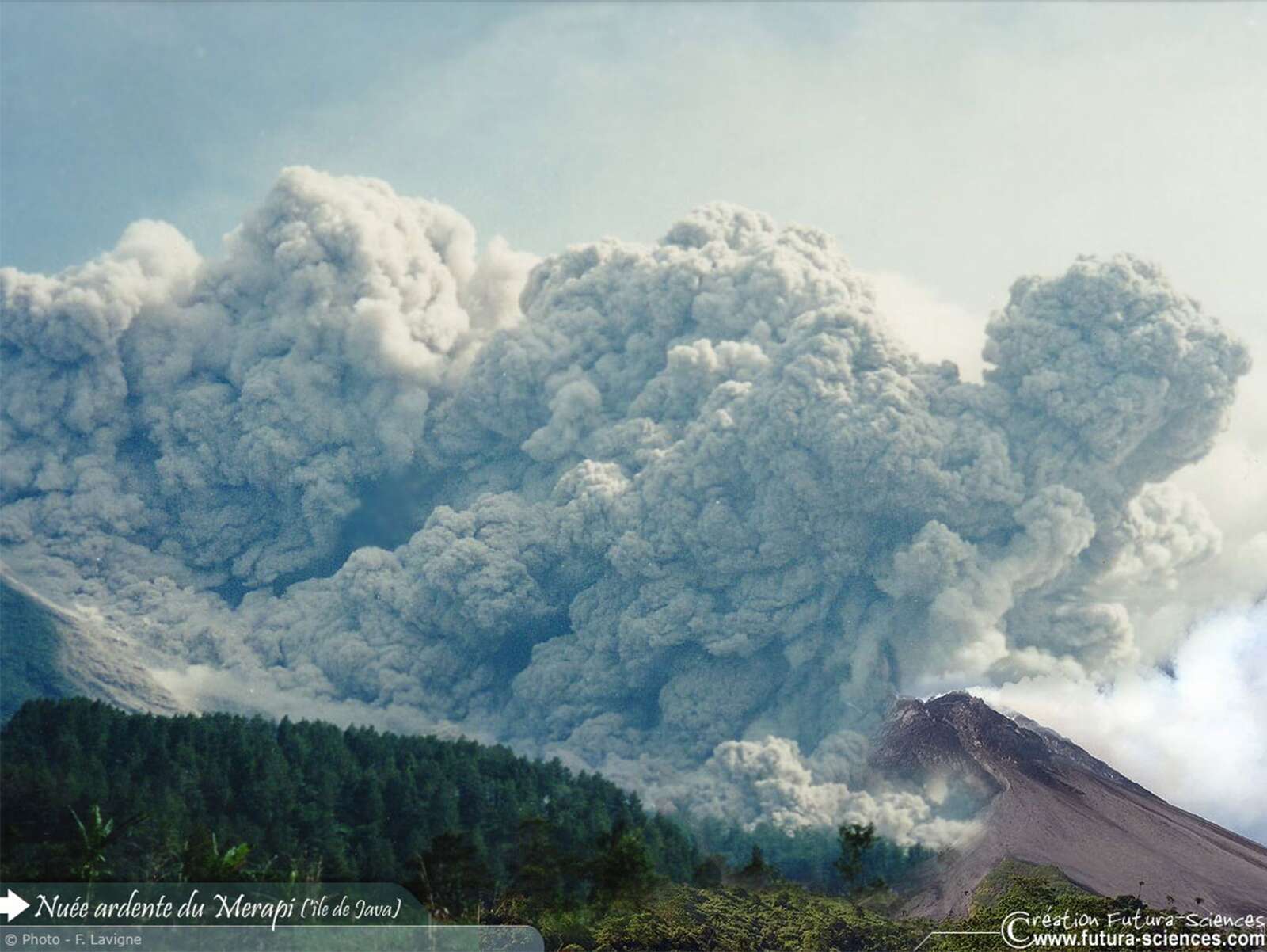 L'éruption du volcan Mérapi a provoqué d'impressionnantes nuées ardentes en Indonésie