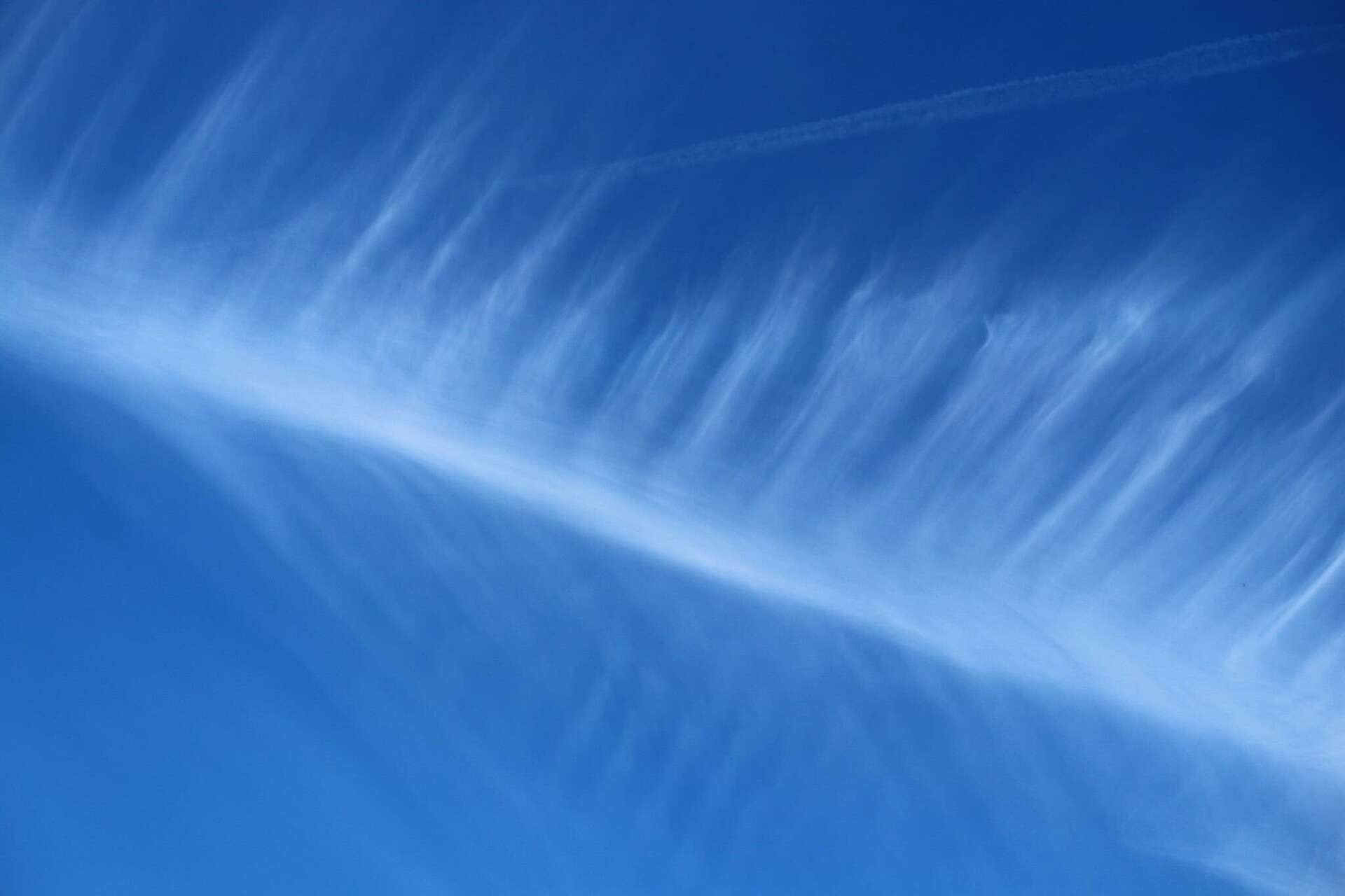 Phénomène météo extraordinaire : le nuage en forme de colonne vertébrale