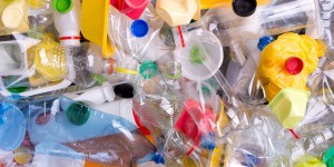 L'ONU-Environnement demande la mise en place d'un traité international pour mettre fin à la pollution plastique