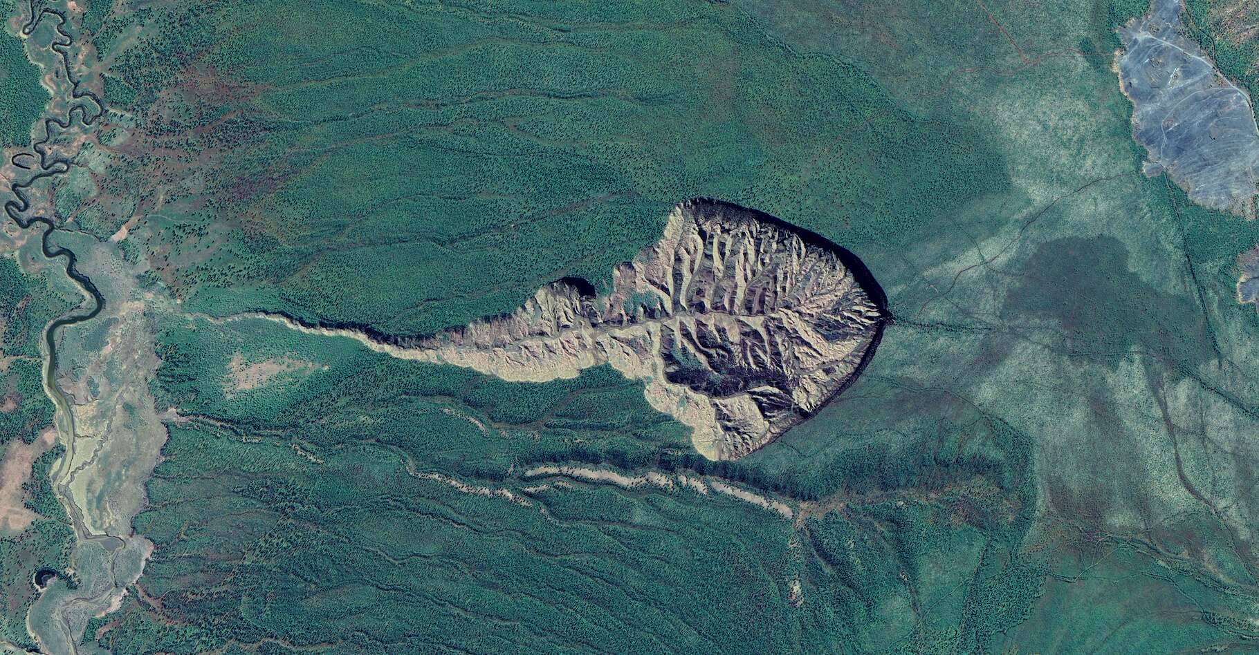 Des images impressionnantes de « la porte de l’Enfer », le plus grand gouffre dans le permafrost du monde