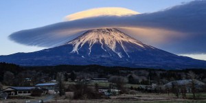 Phénomène météo extraordinaire : l'incroyable nuage du mont Fuji