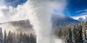 Une tornade de neige frôle des skieurs au Colorado