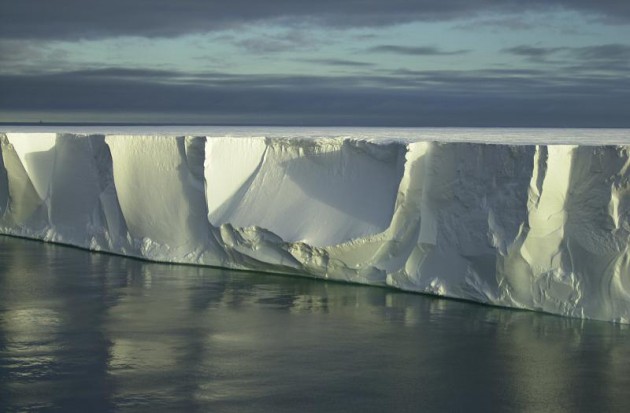 Antarctique : les plateaux de glace fondent aussi par dessous