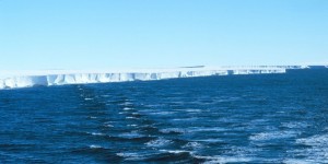 Antarctique : des canaux géants sous la plateforme de glace de Filchner–Ronne